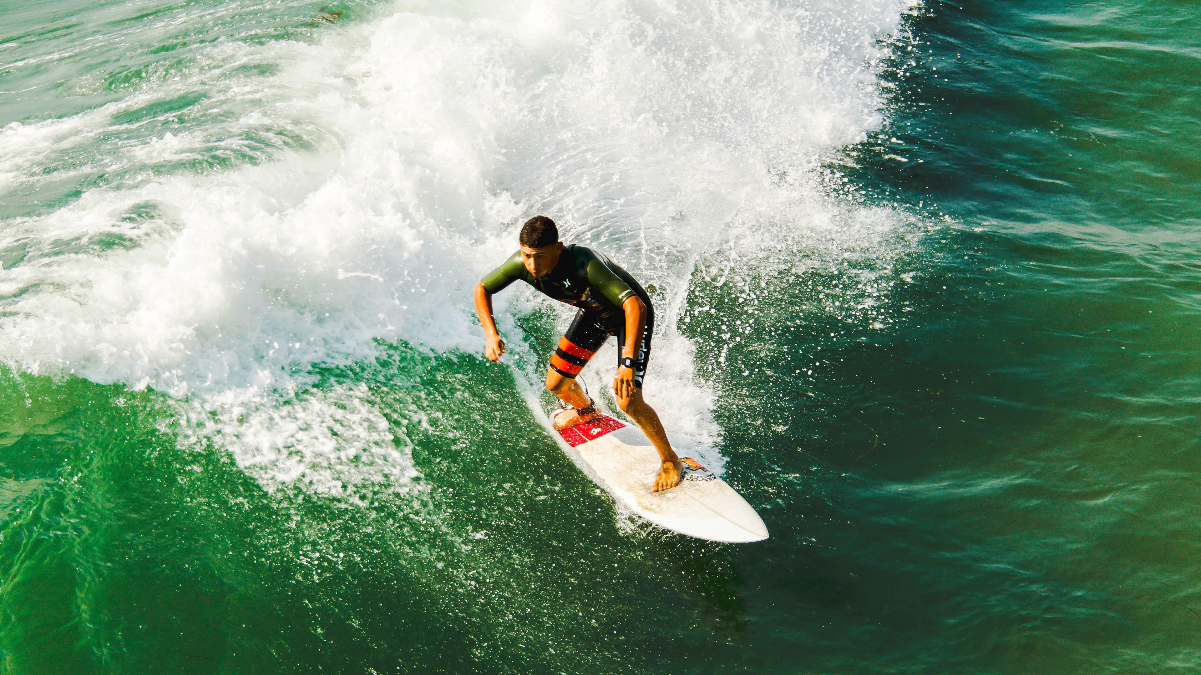 开云·体育官网-中场休息观察：球队调整策略的秘密，球员中场休息都在干嘛